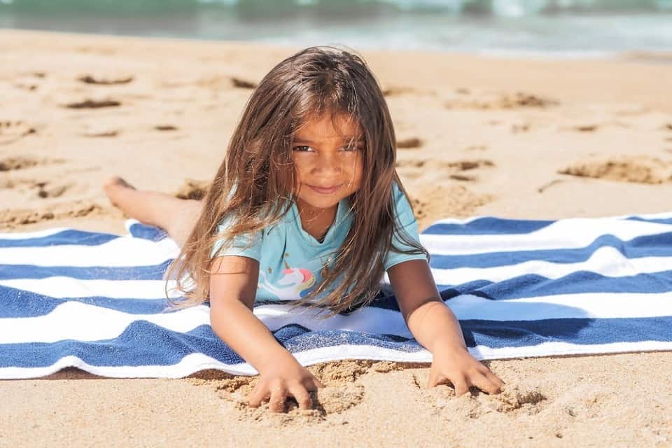 Comment choisir une serviette de plage pour enfant ?