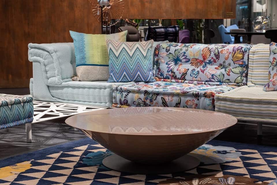 Des coussins à motifs pour casser la monotonie