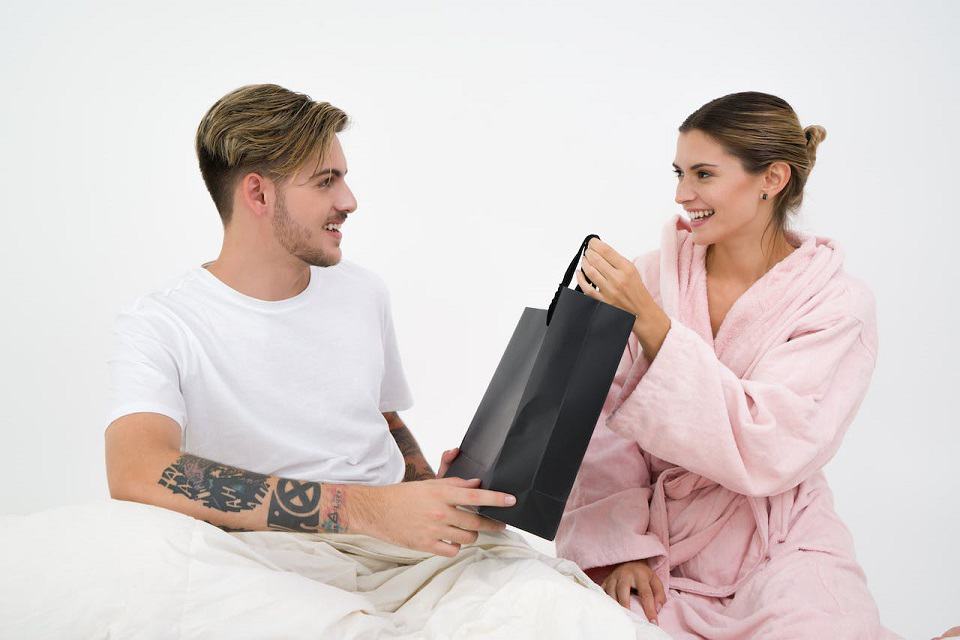 S’offrir mutuellement un plaid pour la saint-valentin : voilà notre idée